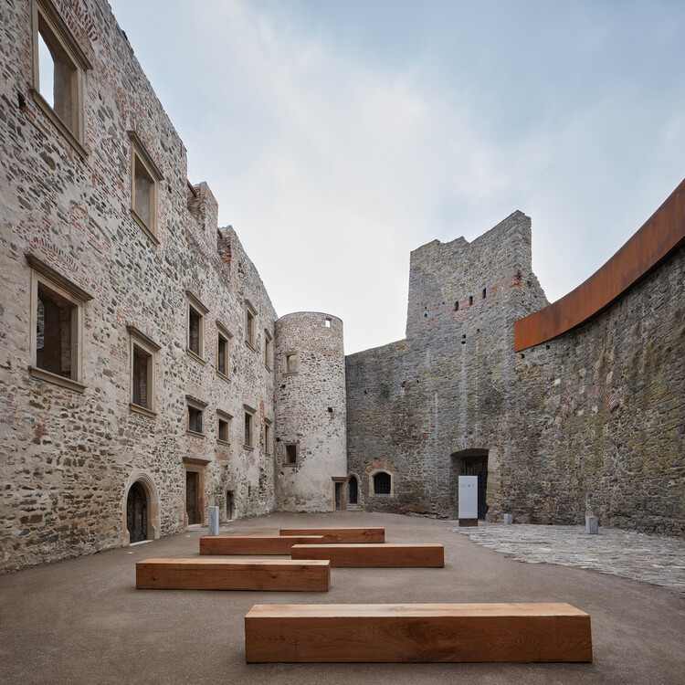 记录时光的材质:10个运用耐候钢(Corten Steel)的当代项目(图2) 记录时光的材质:10个运用耐候钢(Corten Steel)的当代项目 - 更多图片