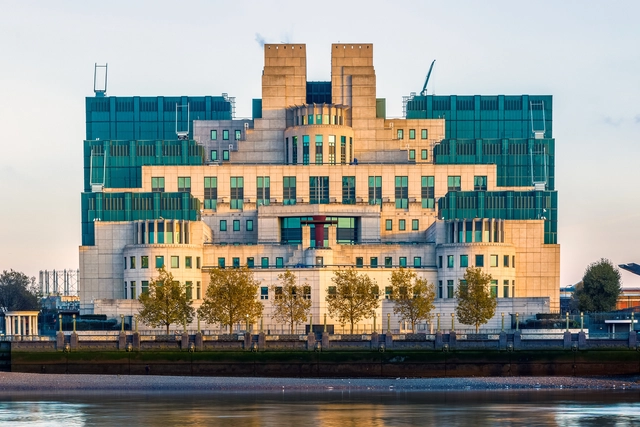 英国后现代主义建筑师、法雷尔事务所（Farrells）创始人特里·法雷尔逝世，享年87岁