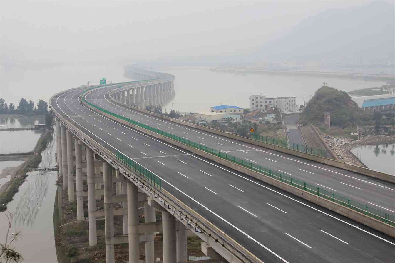 新闻宁海_副本.jpg 沈海复线宁连B1合同段顺利通车(图3)